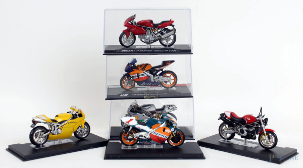 Lotto di sei modellini Ducati e Honda, misure max cm h 5,5x9x2