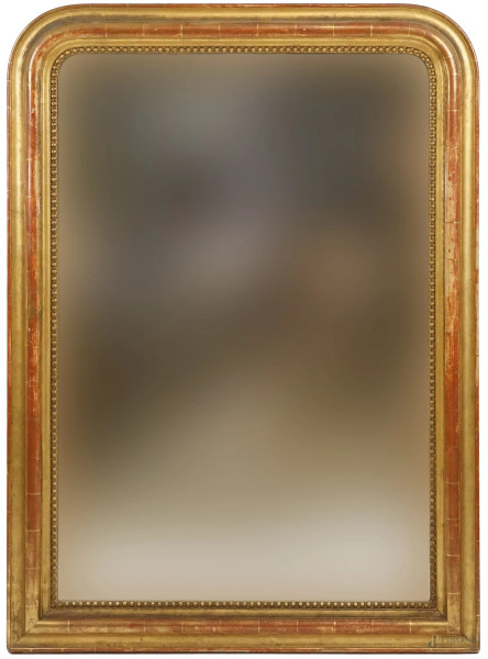 Specchiera di linea sagomata in legno dorato, inizi XX secolo, ingombro cm 141x102, misure luce cm 119,5x79,5, (difetti).