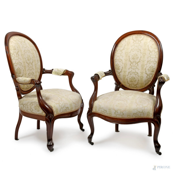 Coppia di poltroncine con seduta e schienale in tessuto con decori, XX secolo, cm 99x48x59, (difetti)