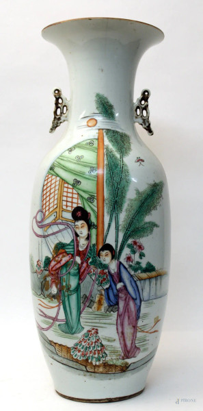 Vaso in porcellana a soggetto di scene di corte, arte orientale, H 59 cm.