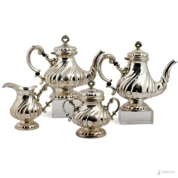 Servizio in argento 800/000 composto da teiera, caffettiera, zuccheriera e lattiera, misure massime cm 20x26, peso complessivo gr 1225