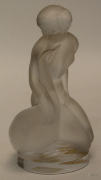 Figura di donna in cristallo lalique, H 11,5 cm.