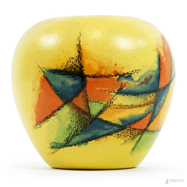 Vaso in ceramica gialla con decoro policromo astratto, XX secolo, cm h 16x18,5