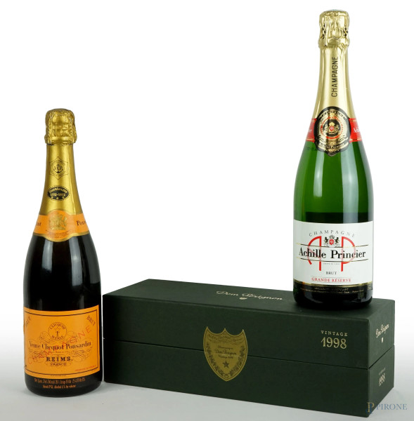 Selezione di Champagne: 1 bt Dom Perignon 750 ml; 1 bt Venve Cliquot Ponsardin Brut 750 ml; 1 bt Achille Princier Brut 750 ml