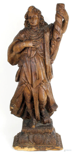 Angelo reggicandela in legno intagliato, altezza cm 73,5, XVII secolo.