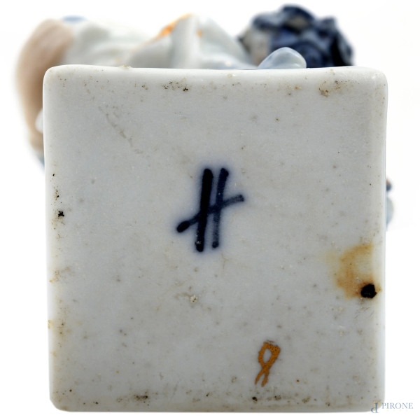 Lotto d 10 statuine raffiguranti piccoli popolani e musicisti, XIX secolo, altezza massima cm 11,...