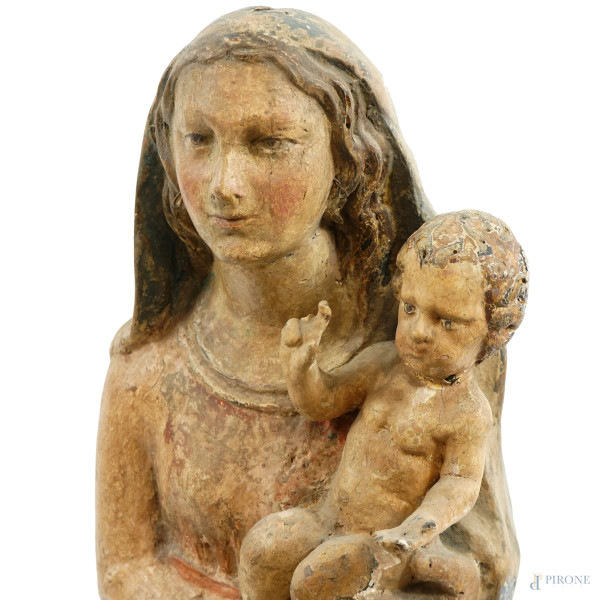 Madonna col Bambino, scultura lignea con tracce di policromia, XVII-XVIII secolo, cm h 91