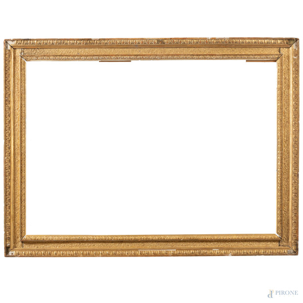 Cornice in legno intagliato e dorato, XX secolo, cm 115x84,5; luce cm 97x67, (segni di usura, scalfiture, rotture, fessurazioni, cadute di doratura, mancanze, difetti)