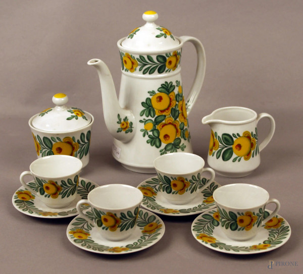 Servizio da caff&#232; in porcellana Seltmann composto da quattro tazzine con piattini, una caffettiera, una lattiera ed una zuccheriera.