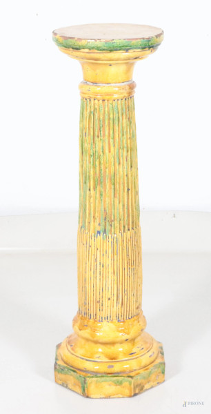 Colonna in maiolica decorata a finto marmo, XX secolo, altezza cm 87,5, (segni di usura, cadute di smalto, sbeccature)