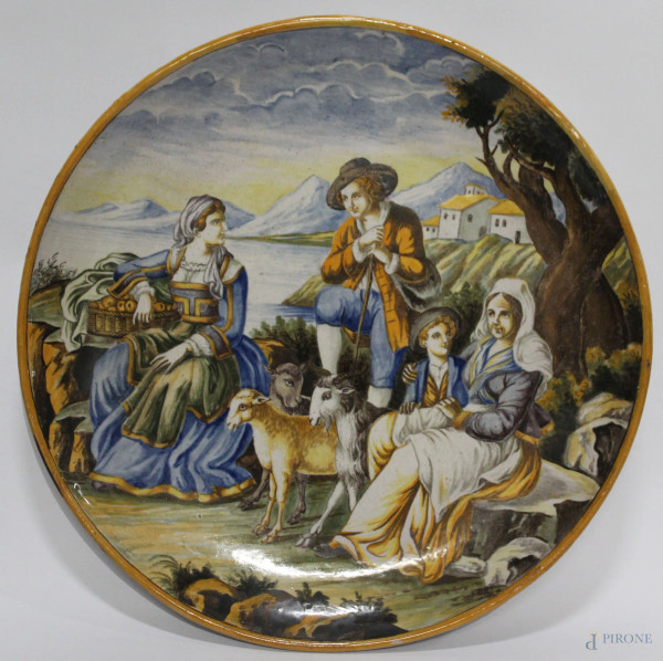 Antico piatto in maiolica Castelli raffigurante scena campestre, diam.40 cm 
