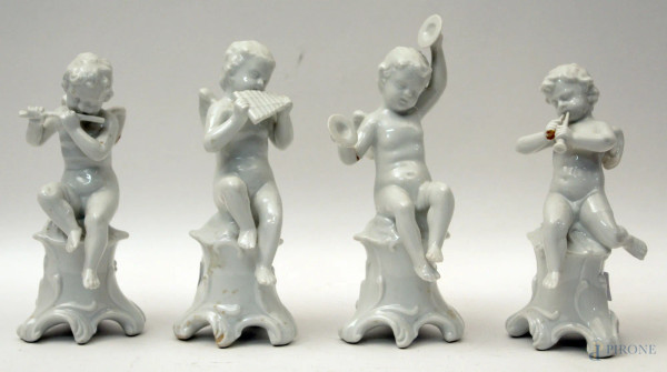 Lotto composto da quattro puttini in maiolica bianca, marcati (difetti) h. 15 cm.