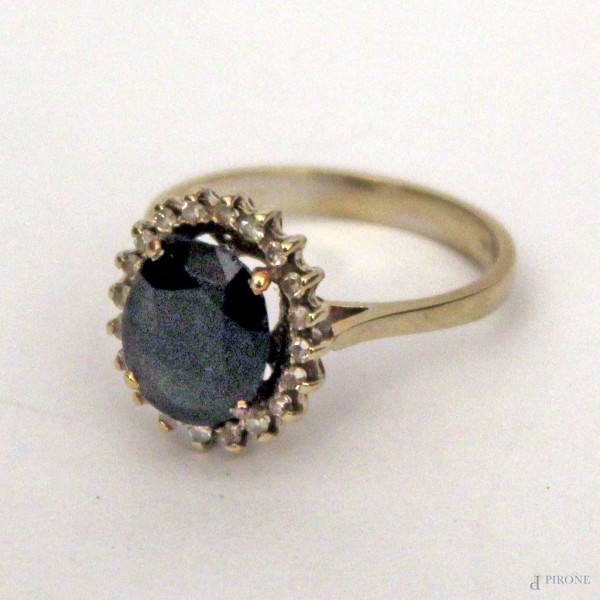 Anello in oro bianco con zaffiro