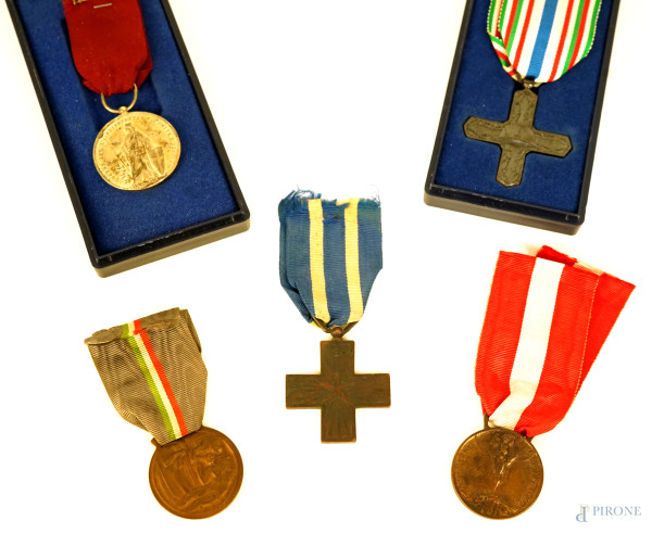 Lotto di medaglie e croci commemorative:
