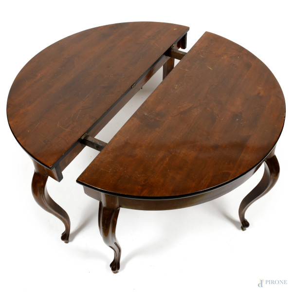 Coppia di consolles in noce con tre gambe mosse, XX secolo, cm 72,5x114x62, (difetti)