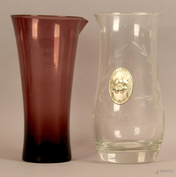 Lotto composto da due vasi in vetro altezza 21 cm.