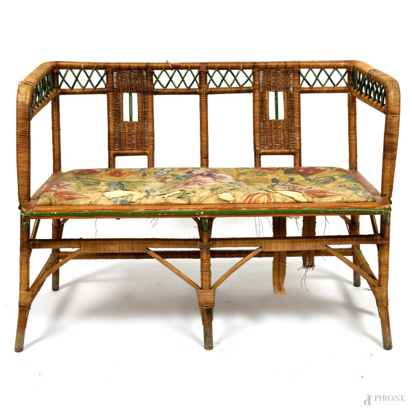 Panchetta in bambù con seduta imbottita e rivestita in tessuto a motivi floreali, XX secolo, cm 77x104x50, (segni di usura, scalfiture, rotture, difetti)