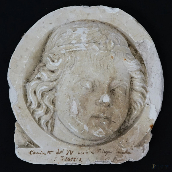 Volto di paggio, bassorilievo in gesso recante iscrizione e firma B. Bassi, cm 14x13, (difetti).