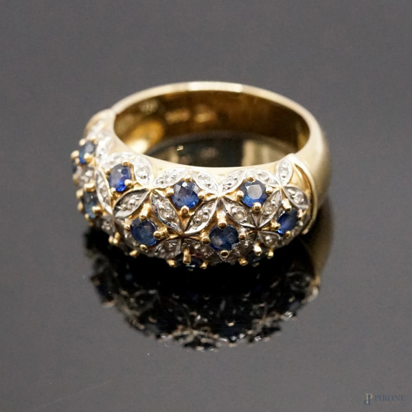 Anello in oro giallo 18 kt con zaffiri e diamanti, misure n. 15-16, peso gr. 8,2