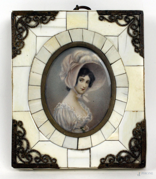Miniatura raffigurante ritratto di nobildonna, XIX secolo, cm 7x8, entro cornice.