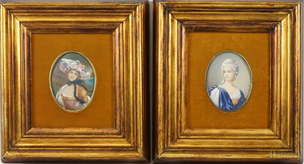 Due miniature dipinte ad assetto ovale raffiguranti nobildonne, cm 8,5x6,5, fine XIX secolo, entro cornici.