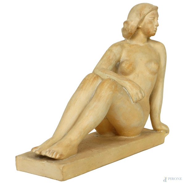 Donna distesa, scultura in terracotta, firmata B. Benda, cm 20x23,5x7,5