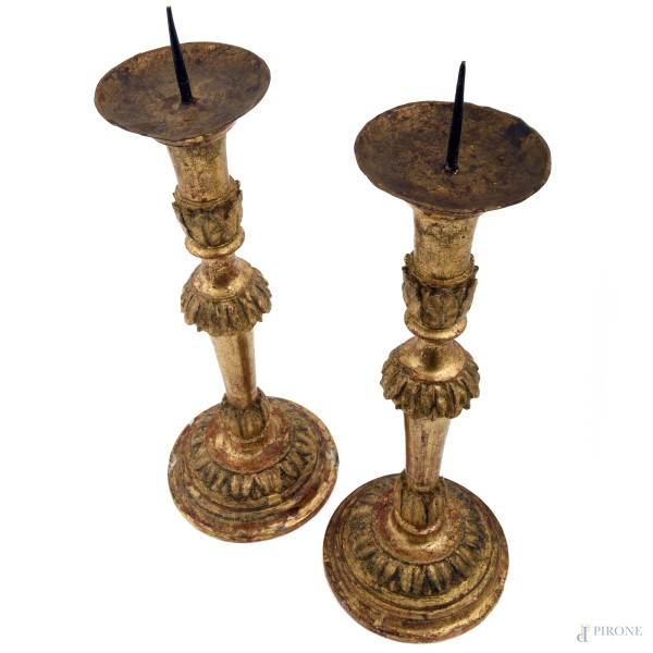 Coppia di portaceri in legno dorato in stile Luigi XVI, misura massima altezza cm, (segni di usur...