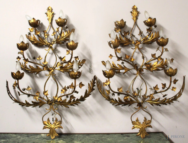 Coppia appliques in metallo dorato a sei luci, H 100 cm, inizi XIX sec.