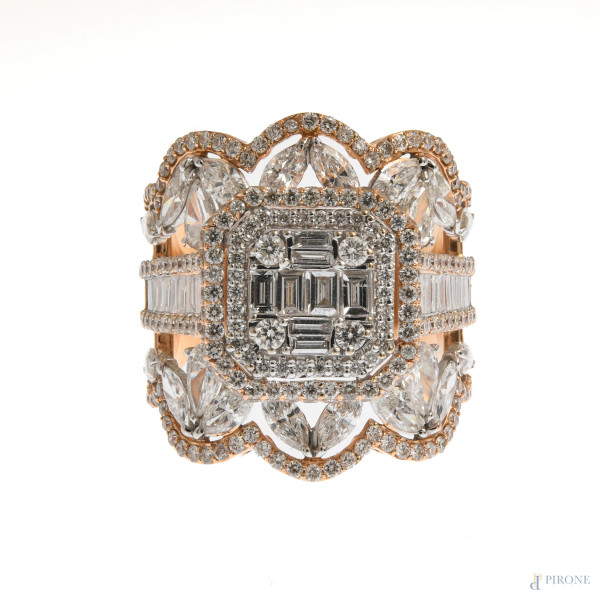 Anello in oro 18 kt con pavè di diamanti e centrale di diamante 4 ct, misura 14, peso lordo complessivo gr 10,4