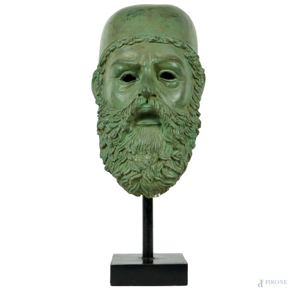 Testa di guerriero greco, scultura in bronzo, cm 40x20, base in marmo.