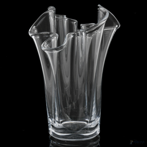 Vaso in vetro trasparente a fazzoletto, XX secolo, altezza cm 40, (segni di usura, graffi)