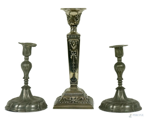 Tre candelieri in peltro e metallo argentato, alt. max cm 25, XX secolo, (difetti).