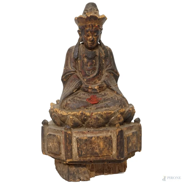 Scultura in legno con tracce di policromia rappresentante Bodhisattva, XIX-XX secolo, altezza cm 26 (difetti)