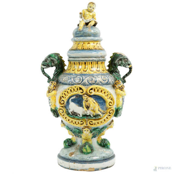 Grande vaso biansato Napoli, inizi XIX secolo, in maiolica policroma a gran fuoco, (difetti e restauri)