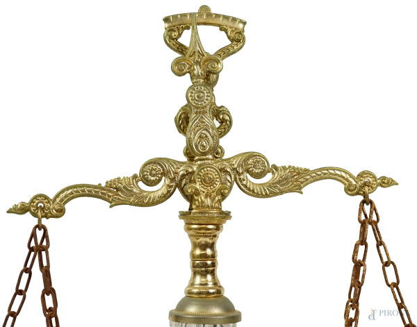 Bilancia in cristallo e metallo dorato, cm h 53.5, XX secolo, (mancanze e difetti)