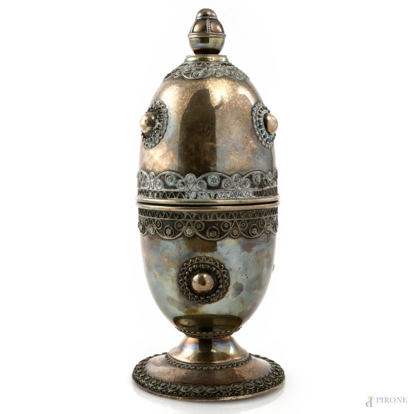 Scatola decorativa ovoidale in argento cesellato, altezza cm 20, peso gr 200