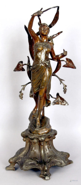 Donna Liberty, scultura in antimonio, altezza 46 cm.