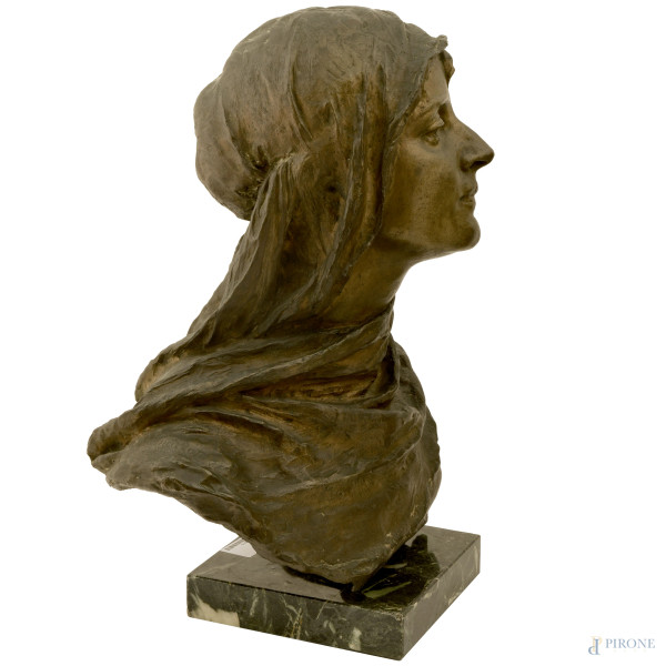 Figura femminile, bronzo, firmata Ramazzotti, base in marmo, cm 48x40x25