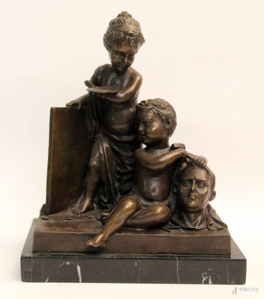 Allegoria delle arti, scultura in bronzo, poggiante su base in marmo , XX sec., H. 28 cm.