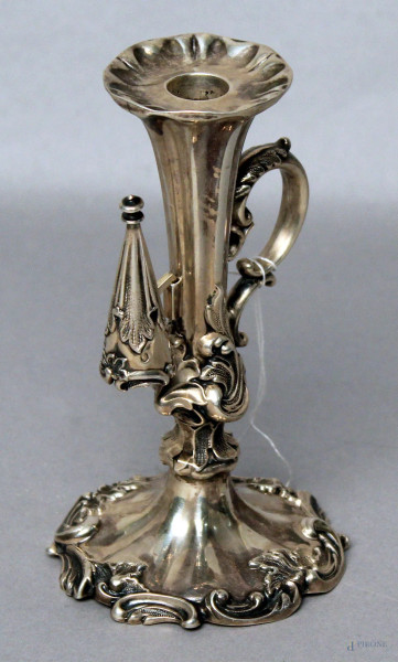 Antico candeliere con spegnifiamma in argento, punzoni inglesi, gr. 120.