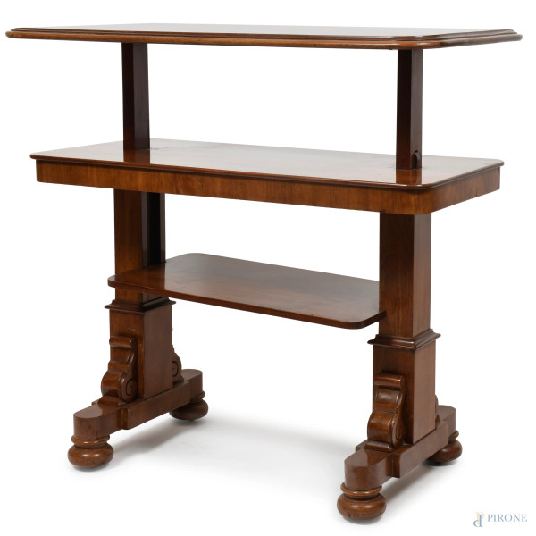Mobile in legno di mogano con struttura a tre ripiani regolabili permettendo diverse configurazioni d'uso. Inizi del XX secolo, cm 73x105x56. Massima altezza cm 99 circa, (difetti)
