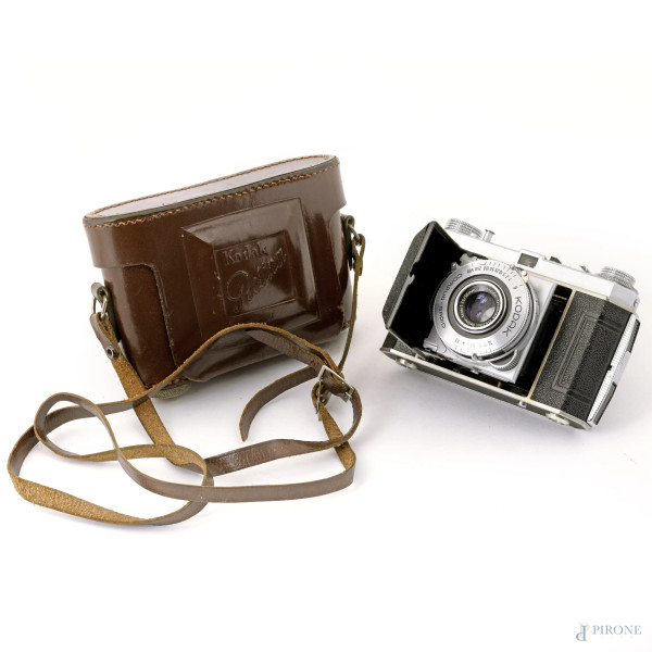 C. Luperini, Passeggiata galante, olio su tela, cm 50x70, firmato e datato, entro cornice