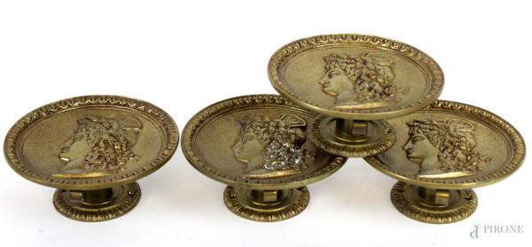 Lotto di quattro appendiabiti in ottone decorati con profilo centrale di nobildonna, cm h 4, diam. cm 11, XX secolo, (difetti).