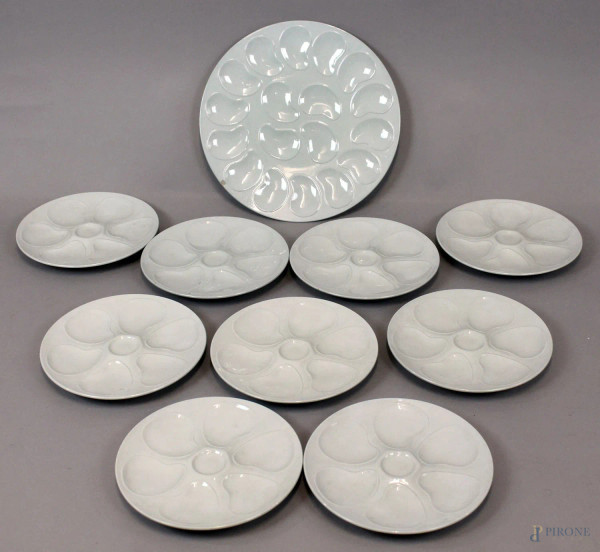 Lotto di 10 antipastiere in porcellana turchese, diametro max cm 36,5, XX secolo
