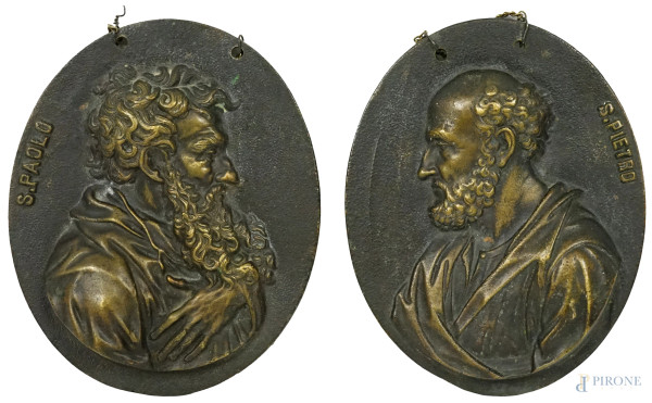 S.Pietro e S.Paolo, coppia di bassorilievi ad assetto ovale in bronzo, cm 14x12, XX secolo