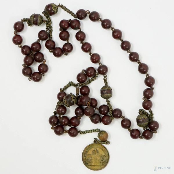 Corona del rosario in legno e metallo dorato con medaglia di Papa Leone XIII, lunghezza cm 79