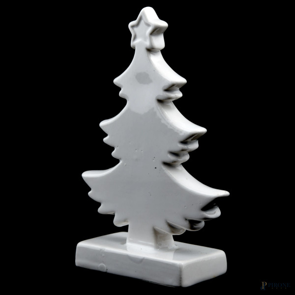 Lotto di 9 segnaposto a guisa di albero di Natale in porcellana bianca, altezza cm 13 (segni di u...