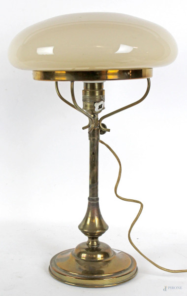 Lampada da tavolo in ottone, con paralume in vetro, altezza 43, XX secolo