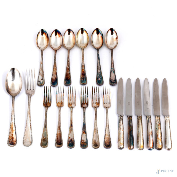 Servizio di posate in argento 800/000 con punzone 20 AL Ricci&Co, misura massima cm 25,5, peso al netto dei coltelli gr 1230