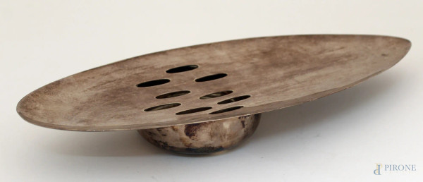 Alzata centrotavola in metallo argentato, marcata Cristofle, cm 5 x 35.